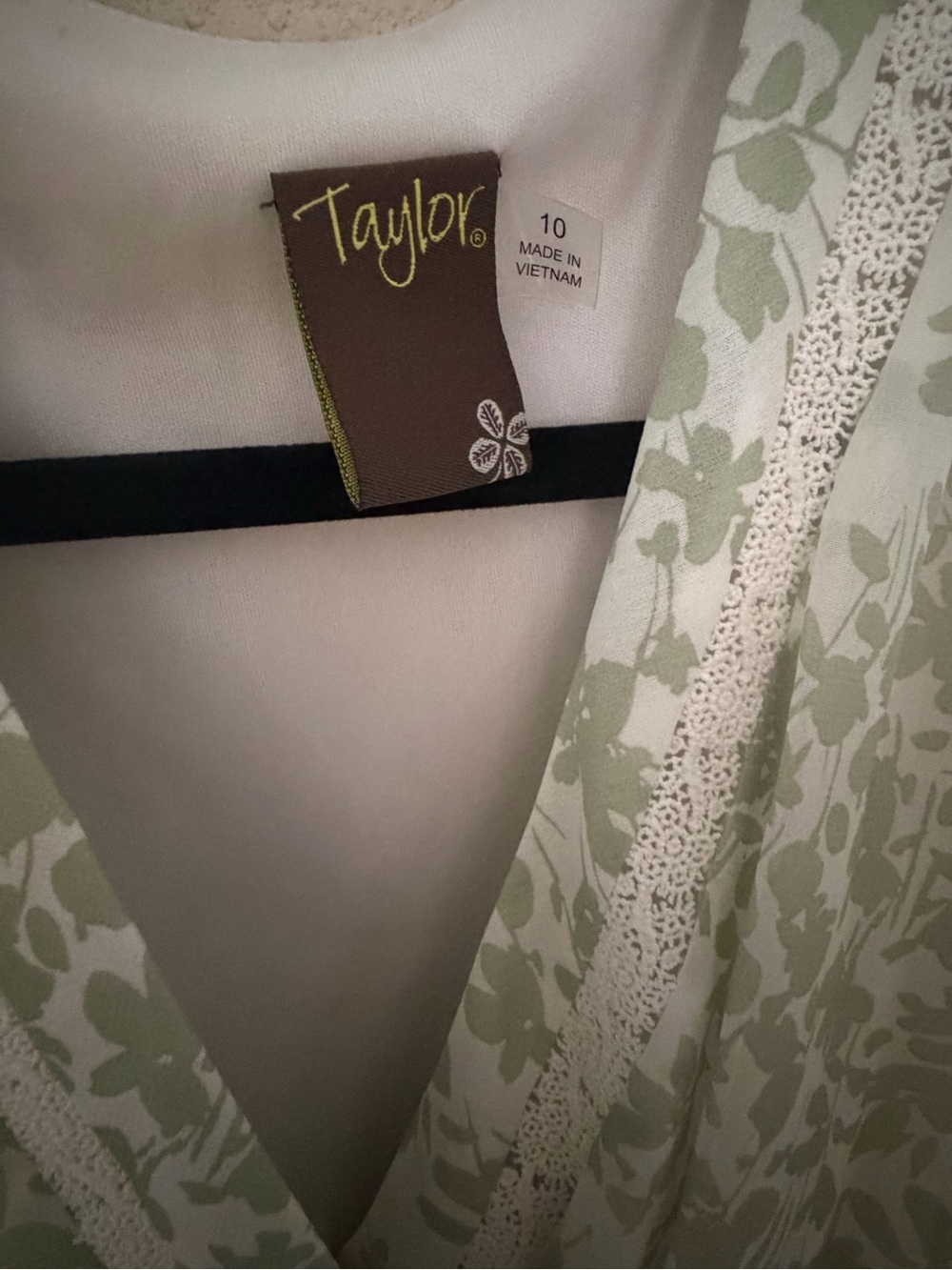 Taylor Sage Floral V-Neck Dress - Picture 5 of 7